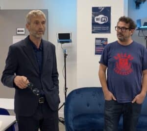 Ludovic Place, directeur de l'ISFJ, (à droite) et Renaud Saint-Cricq, réalisateur du reportage "Homos en politique, le dire ou pas ?"